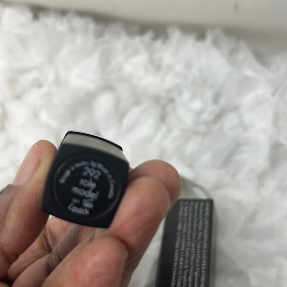 2-4-1 Cosmetics Role Model Lipstick Size 4gram - Picture 6 of 7